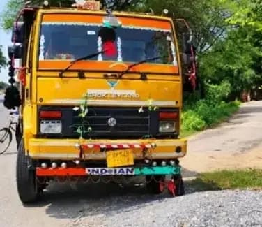 अवैध परिवहन में एक टिपर एस डी एम ने सीज किया