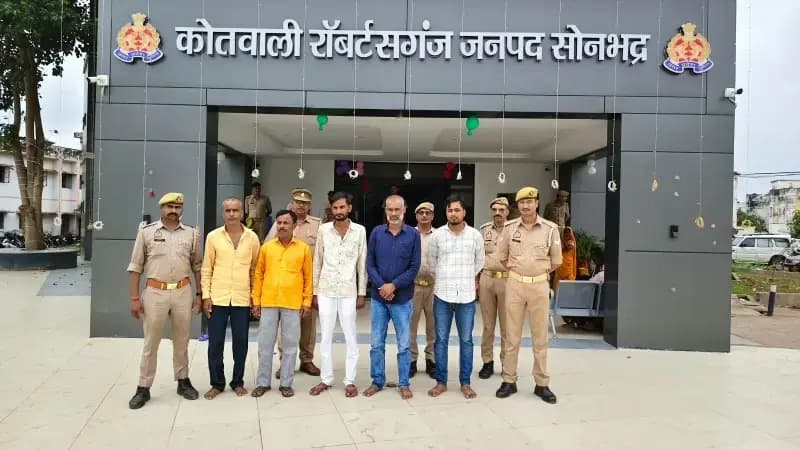 बहुआर में मारपीट व जान से मारने की धमकी के मामले में 5 गिरफ्तार, कुल्हाड़ी बरामद