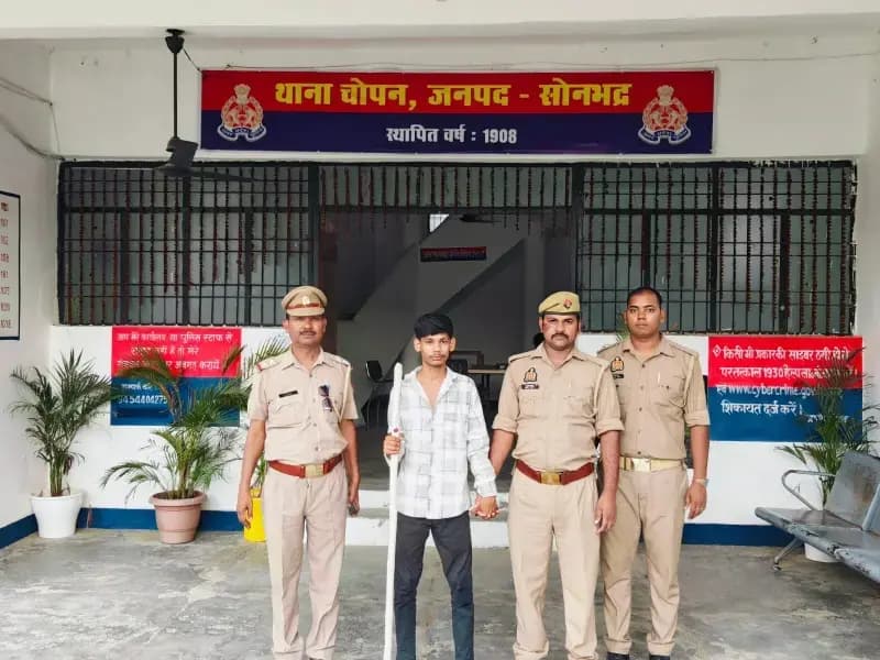 चोपन पुलिस ने मारपीट के मुकदमे में वांछित अभियुक्त को किया गिरफ्तार