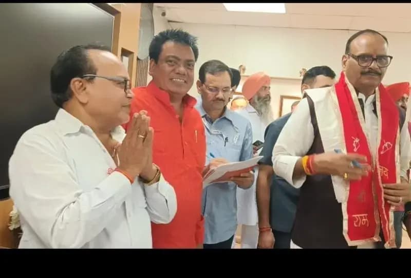डिप्टी सीएम से मिले दुद्धी चेयरमैन, सीएचसी में चिकित्सकों व स्टाफ की नियुक्ति की मांग