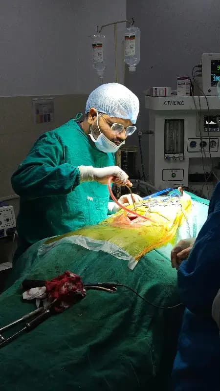 आयुष्मान योजना के तहत निःशुल्क रीढ़ की हड्डी का सफल ऑपरेशन, नेशनल हॉस्पिटल ने रचा इतिहास