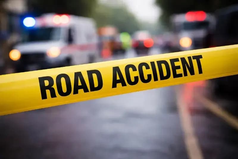 Accident;ट्रेलर की चपेट में आने से बाइक सवार दो लोगों की मौत, गांव में पसरा मातम