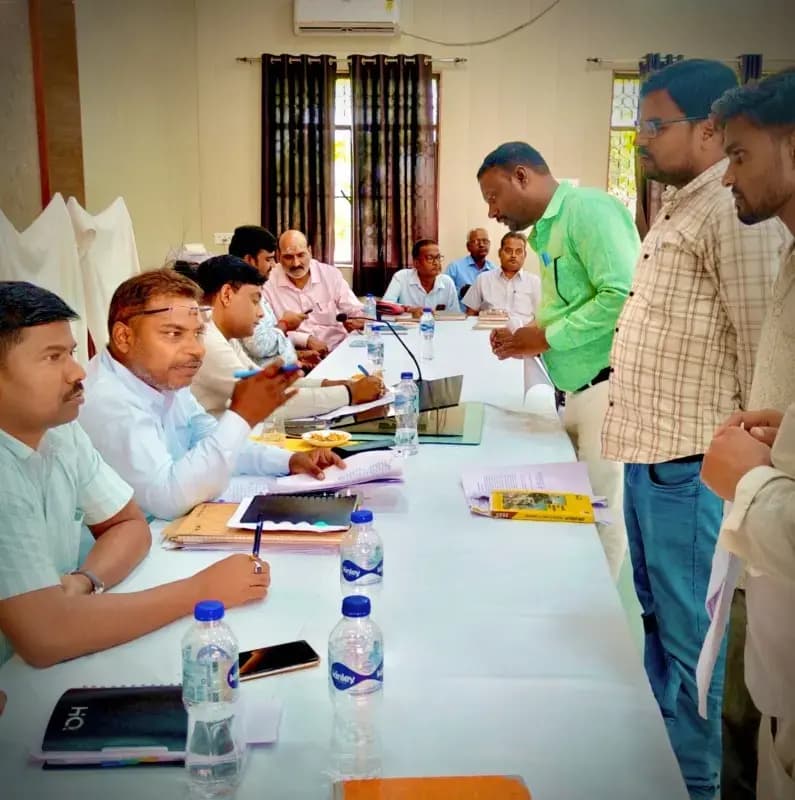 जर्जर दुद्धी-मल्देवा संपर्क मार्ग की मरम्मत की मांग, तहसील दिवस में ग्रामीणों ने सौंपा ज्ञापन