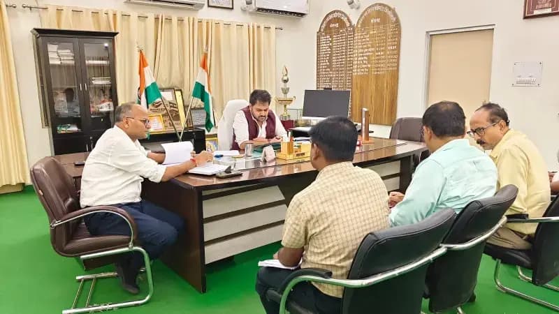 मूल्यांकन सूची पर प्राप्त आपत्तियों के निस्तारण को लेकर जिलाधिकारी की अध्यक्षता में बैठक सम्पन्न