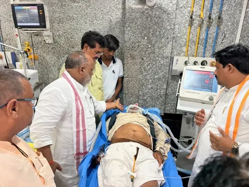 सम्मान समारोह में जा रहे भाजपा नेता नार सिंह को कार ने मारी टक्कर, वाराणसी रेफर