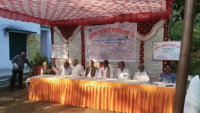 Duddhi:साहित्यिक, सामाजिक एवं सांस्कृतिक उत्थान मंच ने दर्जनों प्रबुद्धजनों को किया सम्मानित