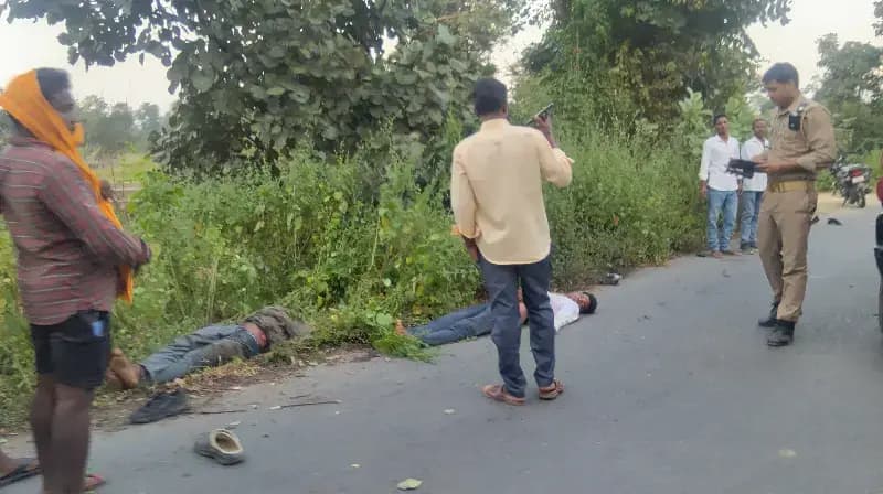 म्योरपुर-लिलासी मार्ग पर बलियरी में तेज रफ्तार बाइक पलाश के पेड़ से टकराई, दो गंभीर रूप से घायल।