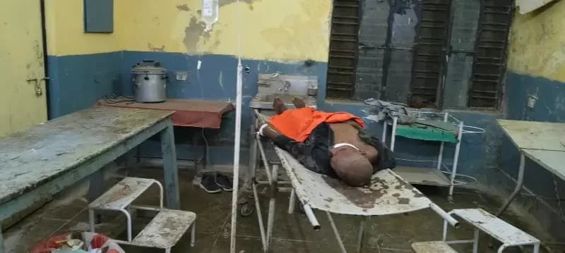 Duddhi -डुमरडीहा में बाइक अनियंत्रित होकर गिरी, युवक गंभीर रूप से घायल जिला रेफर