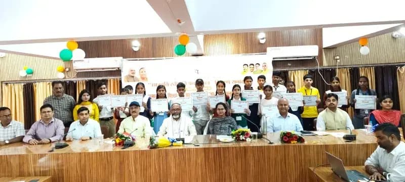 नवरात्र से पहले सोनभद्र के 2483 विद्यार्थियों के खातों में पहुंची छात्रवृत्ति, 65.79 लाख रुपये की धनराशि हस्तांतरित