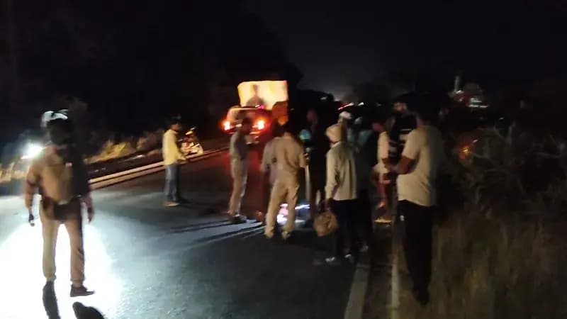 सड़क हादसा:हाईवा की टक्कर से बाइक सवार युवक की मौत, चालक गिरफ्तार