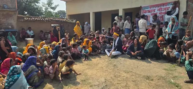 सोनभद्र चतरा ब्लॉक के पड़री में किसान पंचायत, किसानों ने जमीन बचाने का लिया संकल्प.
