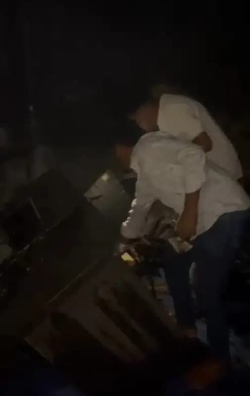 Duddhi:डिजाइनिंग ऑफिस में लगी भीषण आग, लाखों का सामान जलकर खाक