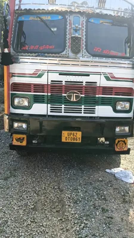 Dala:वाहन चेकिंग अभियान के दौरान भैंस से भरी एक ट्रक को पुलिस ने पकड़ा