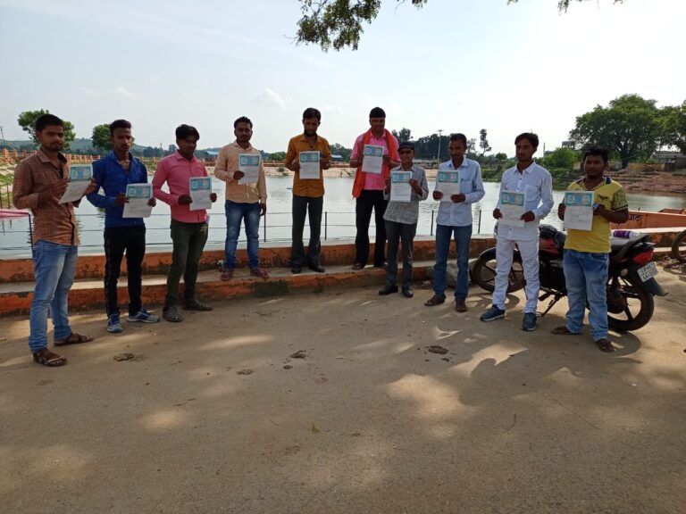 विंढमगंज रेंजर द्वारा अवैध वसूली का मामला :-  अवैध खनन में 10 ट्रैक्टर स्वामी से विंढमगंज रेंजर द्वारा लाखों रुपए लिए जाने का मामला पहुंचा विधायक दरबार।