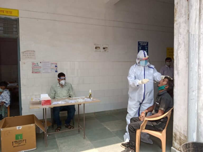 सामुदायिक स्वास्थ्य केंद्र दुद्धी में 19 लोगों का हुआ कोरोना जांच, एक मरीज पॉजिटिव।