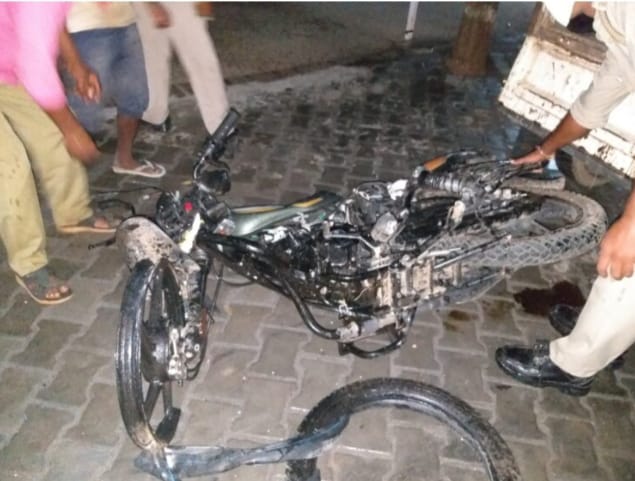 हादसा:- नधिरा निवासी दो युवको की म्योरपुर ब्लॉक मुख्यालय के पास ट्रक दुर्घटना में हुई दर्दनाक मौत।