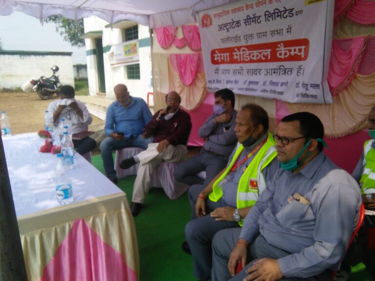 पड़रक्ष में मेगा मेडिकल कैंप लगाकर किया ग्रामीणों का उपचार।