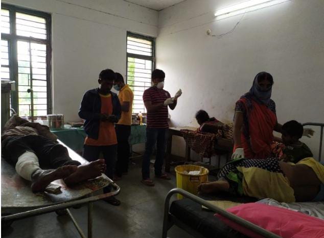 दो मोटरसाइकिल सवार आपस मे भिड़े, चार चोटिल।