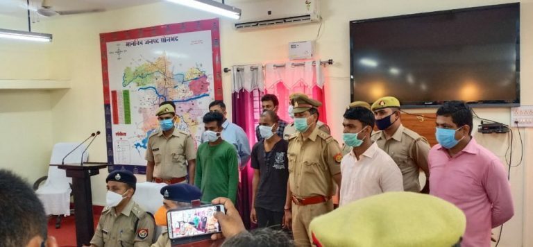 चोपन हत्याकांड खुलासा-: धर्म परिवर्तन को लेकर कलयुगी पति ने ही किया था दोस्त के साथ मिलकर अपनी पत्नी की निर्मम हत्या।