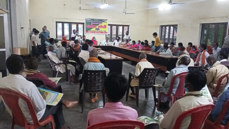 ब्लॉक सभागार में किसान गोष्ठी मेला का किया गया आयोजन, सैकड़ो किसान रहे मौजूद।