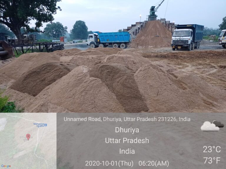 मलिया नदी से अवैध खनन कर पैचिंग प्लांट पर गिराया बालू, एक रात में लाखों की राजस्व की चोरी।