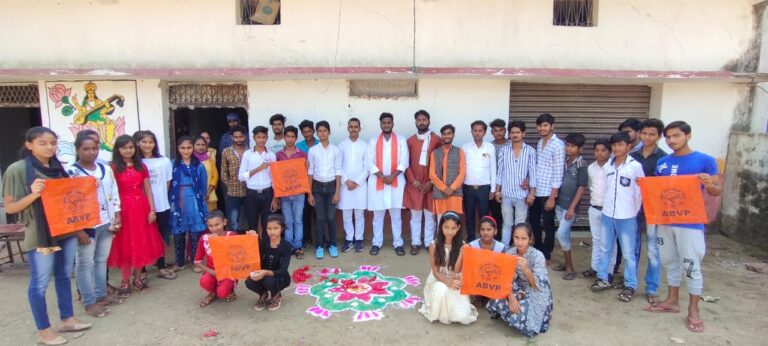 विद्यालयों में मनाया गया महात्मा गांधी व लाल बहादुर शास्त्री की जयंती।