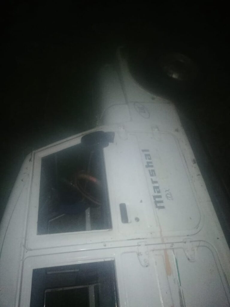 लिलासी में अनियंत्रित मार्शल पलटी, सभी सवार बाल बाल बचे।