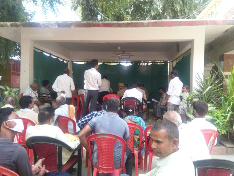 दुद्धी कोतवाली में लगा समाधान दिवस 8 शिकायती प्रार्थना पत्र पड़े 2 का मौके पर निस्तारण किया गया।