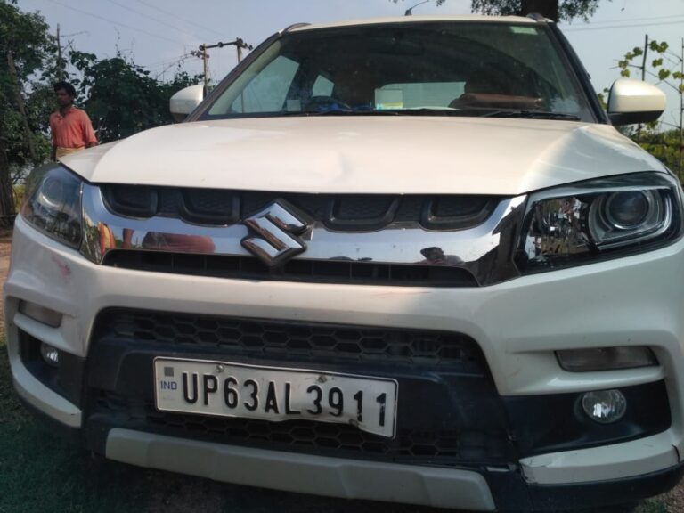 जेई के कार ने स्कूटी पर सवार महिला शिक्षामित्र को मारा धक्का, हांथ टूटा।