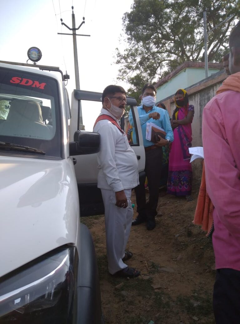 करहिया गांव का उप जिलाधिकारी दुद्धी ने किया दौरा।