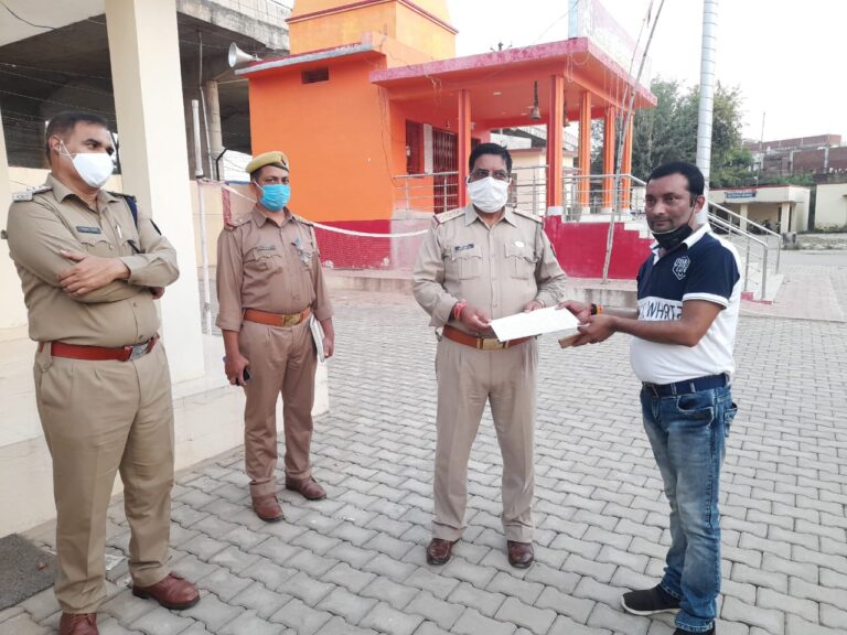 टोलप्लाज़ा लोढ़ी में पत्रकारों पर जानलेवा हमले- मारपीट के मामले में प्रभारी निरीक्षक कोतवाली राबर्ट्सगंज को सौंपा तहरीर।