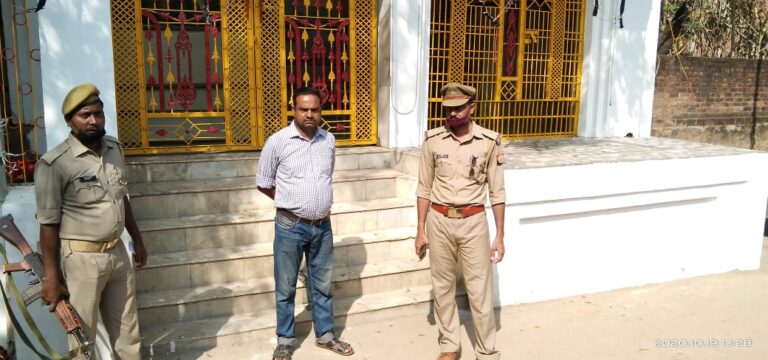 प्रभारी निरीक्षक दुद्धी ने सभी मंदिरों का भ्रमण कर सरकार के गाइडलाइन का पालन के लिए पूजा समितियों को आवश्यक दिशा निर्देश दिया।