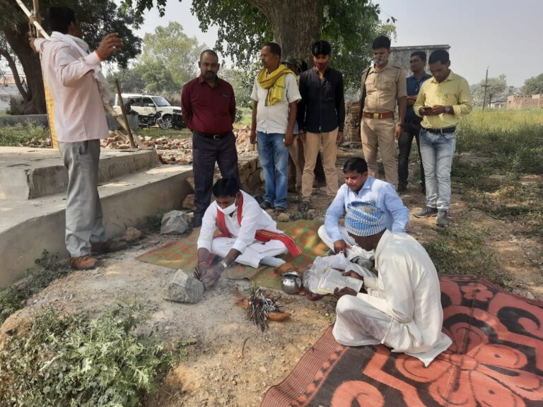 ओबरा विधायक ने सार्वजनिक घाट का किया उदघाटन।
