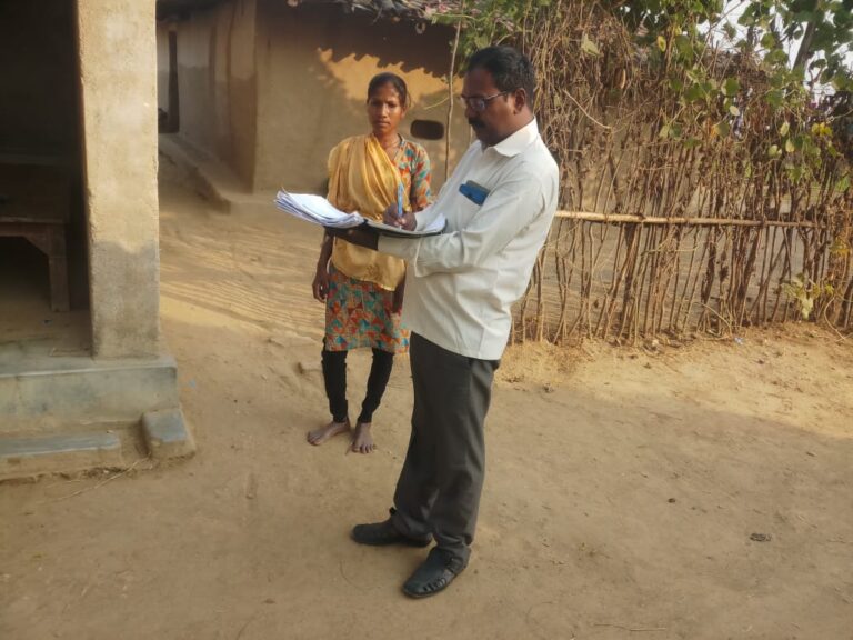 ऑपरेशन सेवा अंतर्गत सेना व अर्धसैनिक बलों की समस्याओं का जाना, ग्राम विकास अधिकारी एवं सहायक विकास अधिकारी दुद्धी ने हाल।