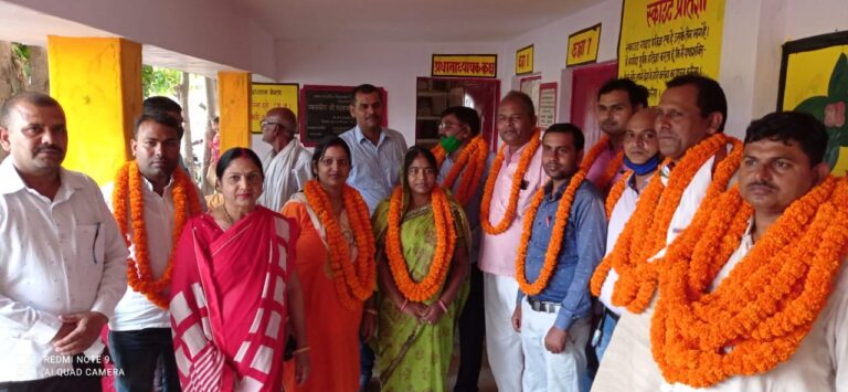 नगवां ब्लाक में पूर्व माध्यमिक शिक्षक संघ की कार्यकारिणी का चुनाव संपन्न हुआ।