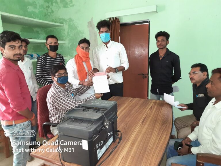 33% सीट बढ़ाने हेतु छात्र संघ पदाधिकारियों ने पुनः सौंपा ज्ञापन।