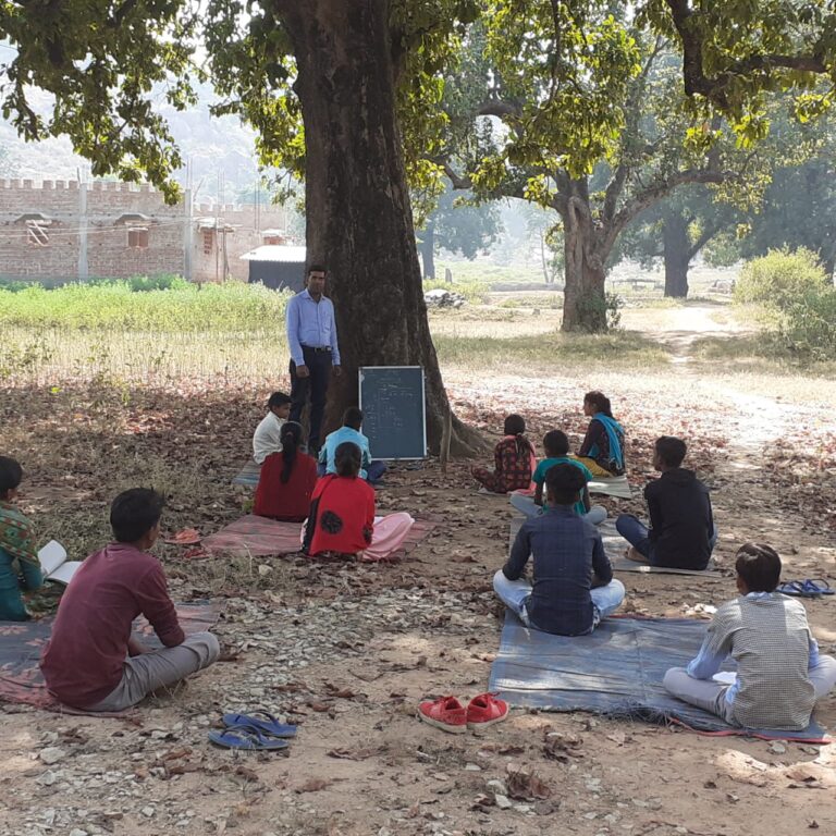 सराहनीय पहल – दुद्धी में जल रही शिक्षा की अनोखी लौ।