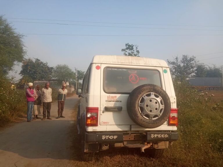 लावारिस हालत में खड़ी बोलेरो को पुलिस ने किया जब्त।