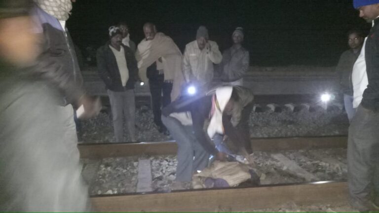 ट्रेन से कटकर युवक की मौत।