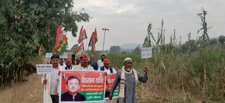 छठवें दिन भीसुर में सपाइयों ने निकाली किसान यात्रा,किसानों किया जागरूक।