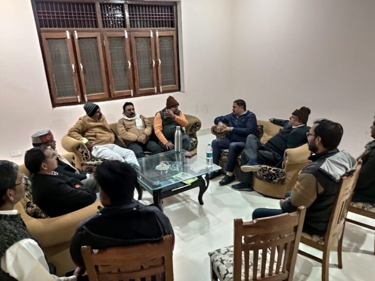 दुद्धी जिला बनाओ को लेकर प्रतिनिधिमंडल ने सदस्य राष्ट्रीय परिषद भाजपा, पूर्व संगठन मंत्री उत्तर प्रदेश व पूर्व विधान परिषद सदस्य जयप्रकाश चतुर्वेदी से मुलाकात की।