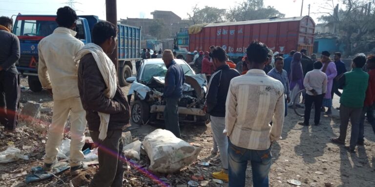 अपडेट -: टिपर व कार की टक्कर में तीन घायल।