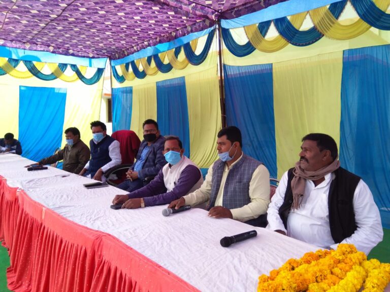 दुद्धी विधायक और उपजिलाधिकारी के अध्यक्षता में लगा जन चौपाल।