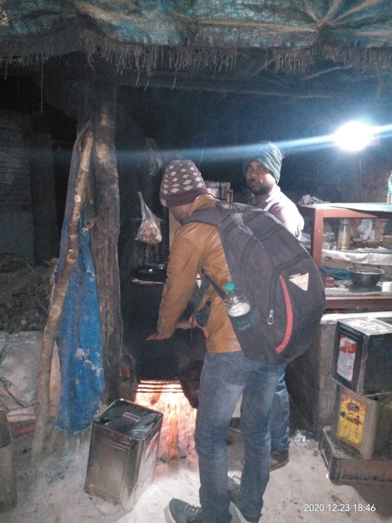 अलाव की समुचित व्यवस्था न होने से आम जनमानस में उदासी।