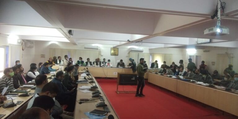 विकास कार्यों की समीक्षा कलेक्टर सभागार में बेसिक शिक्षा / प्रभारी जिला मंत्री सोनभद्र सतीश चन्द द्विवेदी द्वारा किया गया।