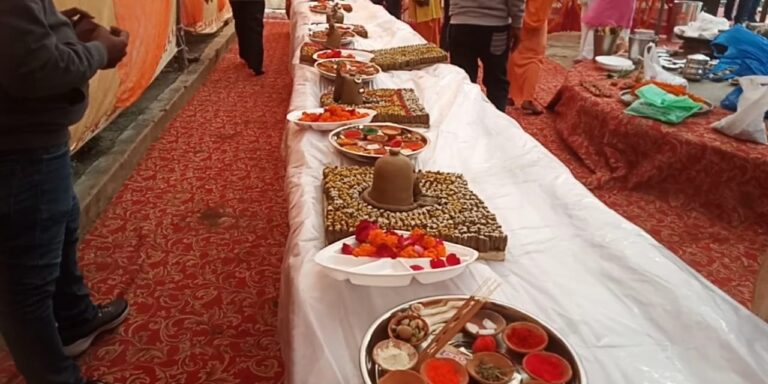 12 ज्योतिर्लिंग व 15 हजार पार्थिव शिवलिंगों के महा अनुष्ठान में पहुंचे जिले के प्रभारी मंत्री।