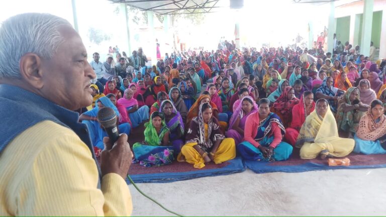 अटल बिहारी बाजपेयी की जयंती नवनिर्मित ग्रामीण आजीविका मिशन के शेड मे मनाई गई।