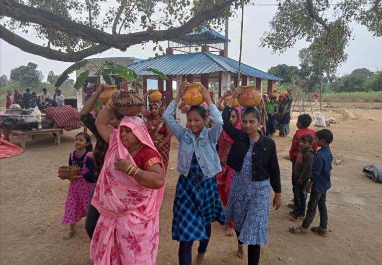 कलश विसर्जन के साथ श्रीमद् भागवत कथा ज्ञान यज्ञ का शनिवार को हुआ समापन।
