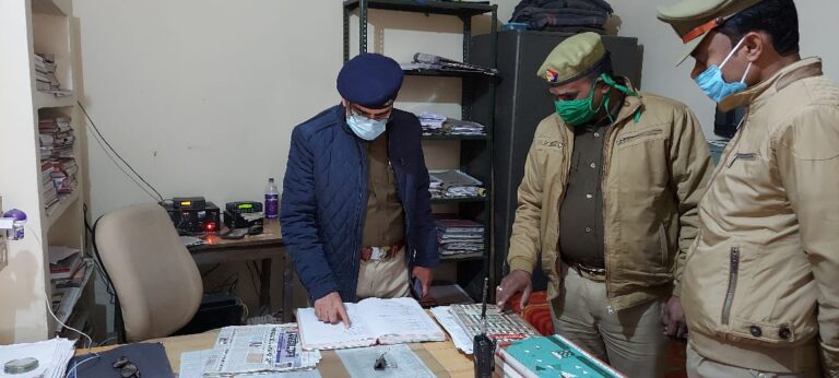 पुलिस अधीक्षक सोनभद्र द्वारा चौकी डाला, चोपन थाना व थाना कोन का आकस्मिक निरीक्षण किया गया।