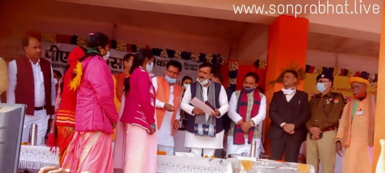 दुद्धी-: बेसिक शिक्षा एवं जिला प्रभारी मंत्री सतीश चंद्र द्विवेदी का पार्टी कार्यकर्ताओं द्वारा हुआ भव्य स्वागत, किया जनता को सम्बोधित।